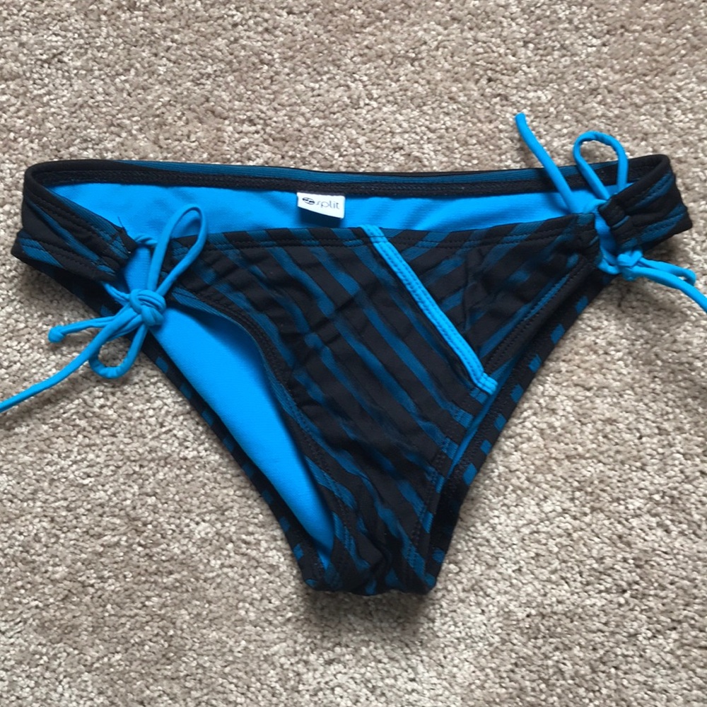 Split bikini - Picture 4 of 5